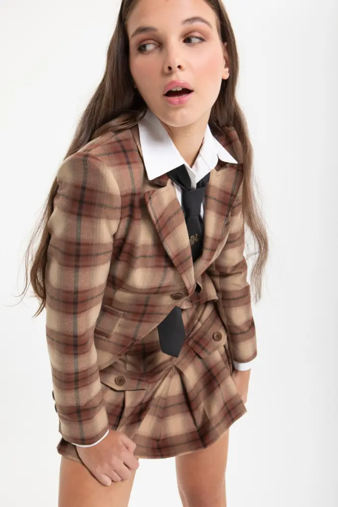 chaqueta-de-cuadro-preppy.webp