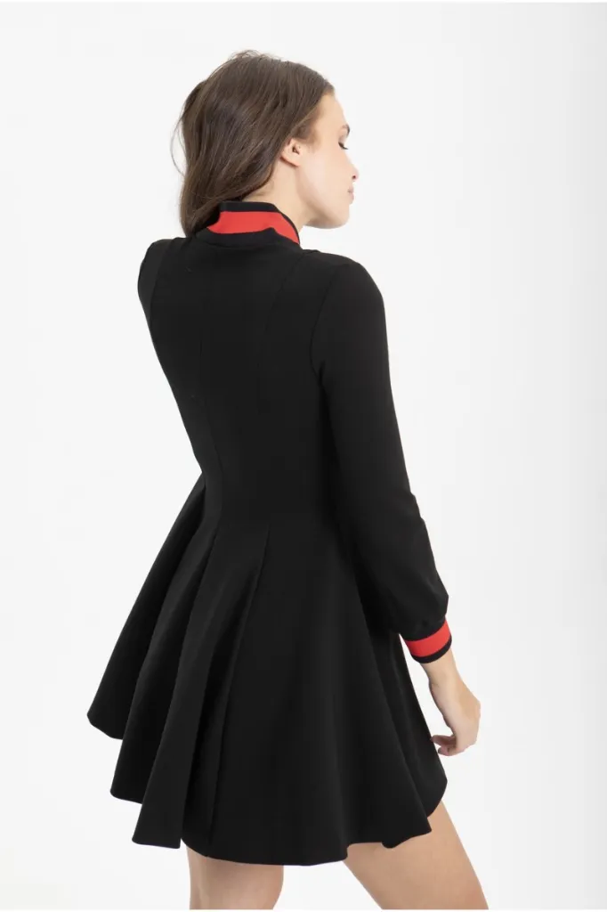 vestido-punto-negro-evase (4).webp