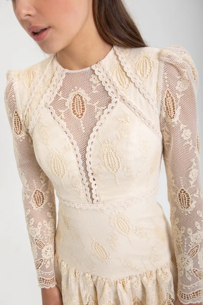 vestido-vainilla-calado (5).webp