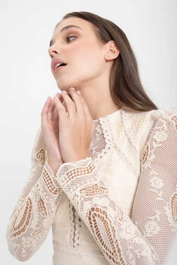 vestido-vainilla-calado (6).webp