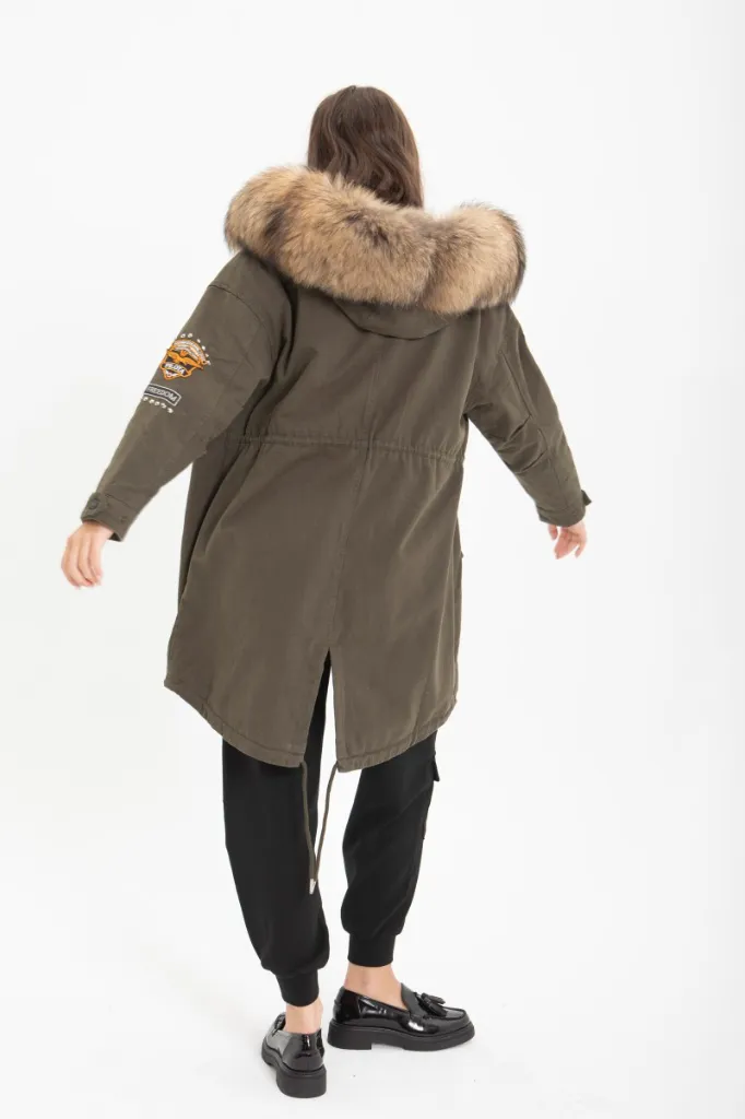 parka-con-pelo-capucha (3).webp