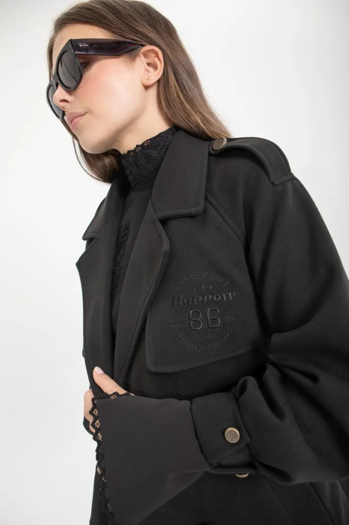 abrigo-estilo-gabardina-corto-negro (1).webp