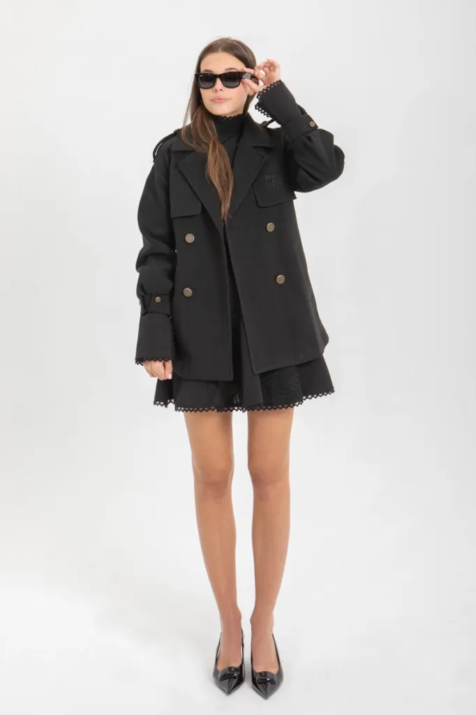 abrigo-estilo-gabardina-corto-negro (3).webp