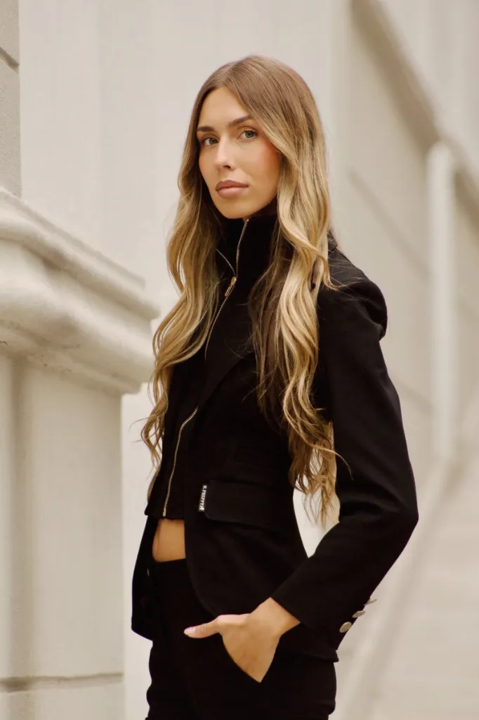 chaqueta-punto-chaleco-negra-escudo (2).webp