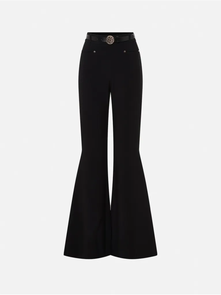 calca-boca-de-sino-com-cinto-e-pormenor-metalico (1).webp