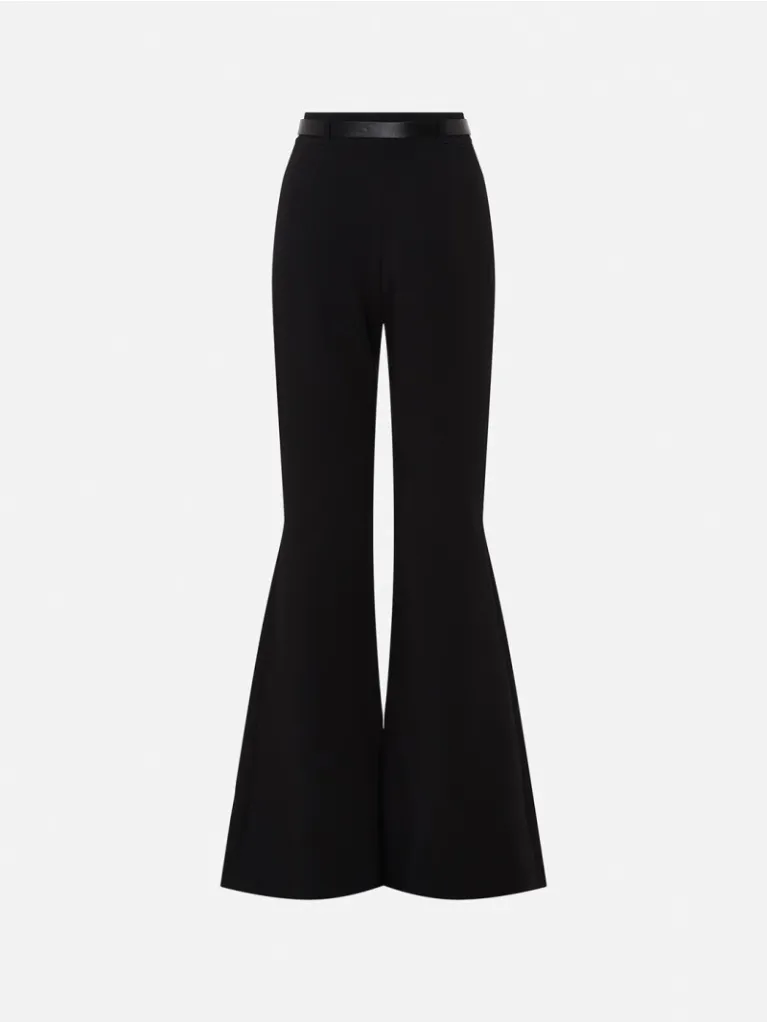 calca-boca-de-sino-com-cinto-e-pormenor-metalico (2).webp